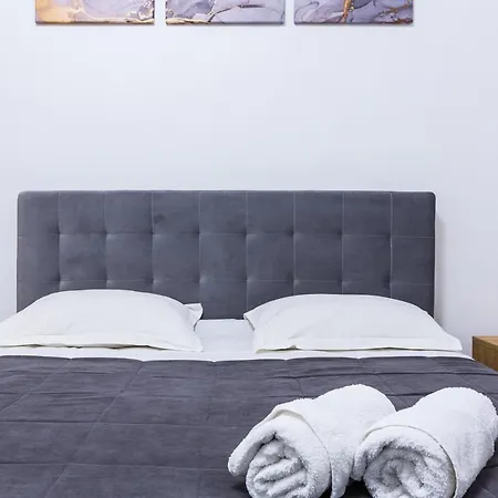 Vodna White 公寓 *